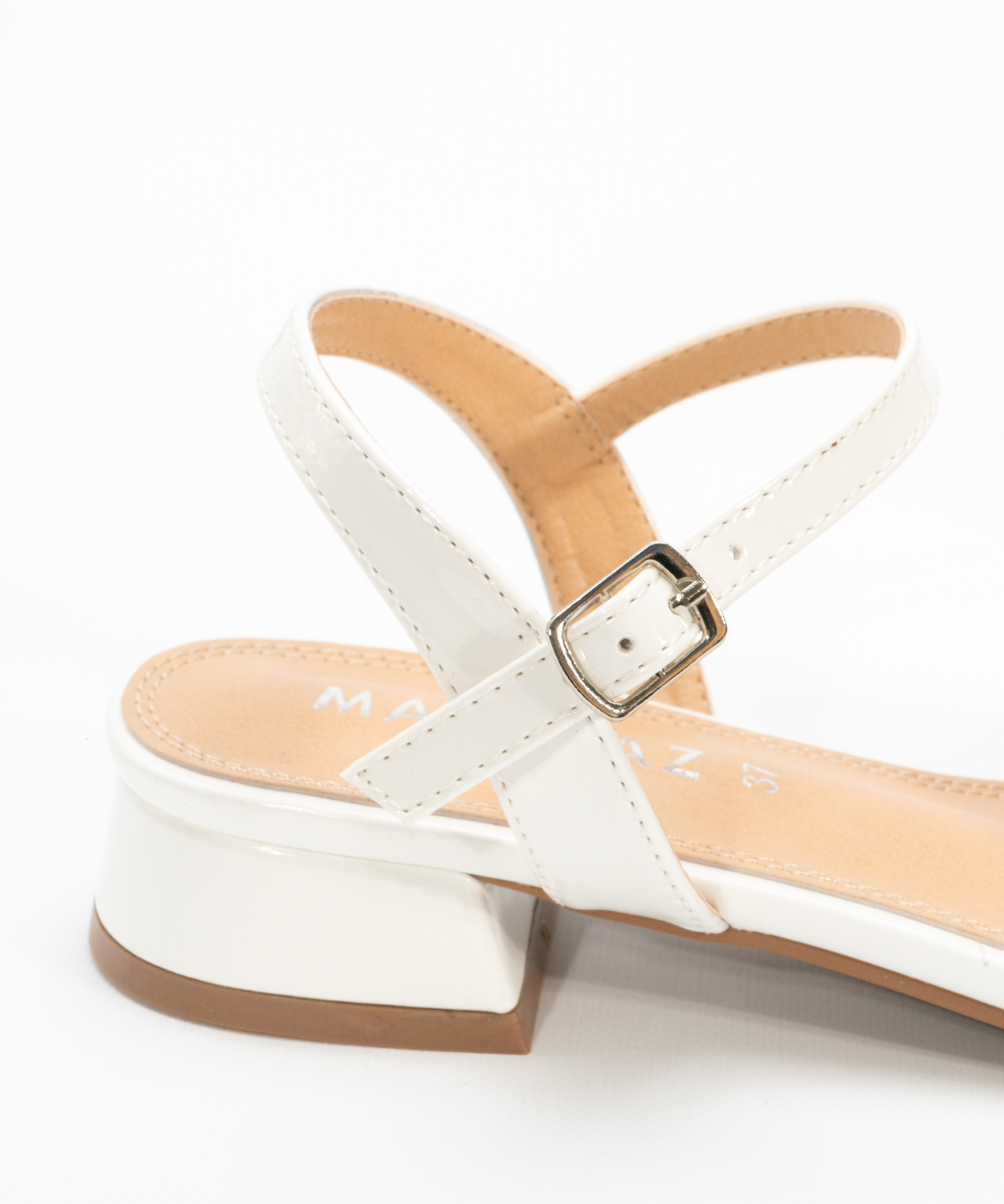 Sand&aacute;lia de salto com adorno e fivela image number null